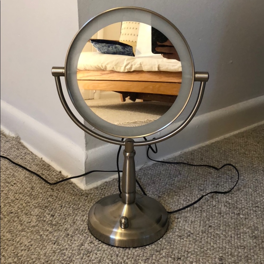 Light Up Makeup Mirror